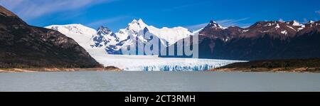 Wunderschöne argentinische Landschaft, die atemberaubende Natur am Perito Moreno Gletscher zeigt, im Los Glaciares Nationalpark, in der Nähe von El Calafate, Patagonien, Argentinien, Südamerika Stockfoto