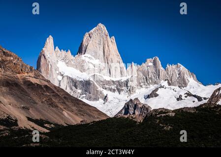 Mount Fitz Roy (auch bekannt als Cerro Chalten), Los Glaciares Nationalpark, El Chalten, Patagonien, Argentinien, Südamerika Stockfoto