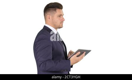 Junger Geschäftsmann berühren digitale Tablette und Objekt in überprüfen Stockfoto