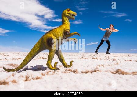 Perspektivische Fotos in den Salzebenen von Uyuni (Salar de Uyuni), Uyuni, Bolivien, Südamerika Stockfoto