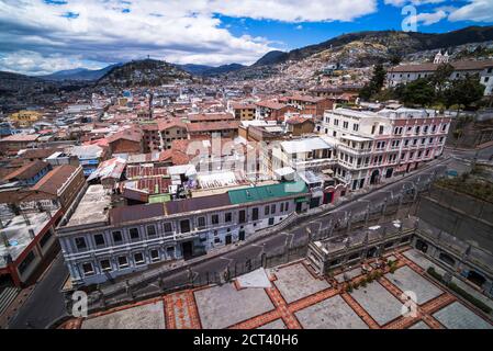 Panecillo Hill von der Basilica Kirche im historischen Zentrum der Stadt Quito, Ecuador, Südamerika Stockfoto