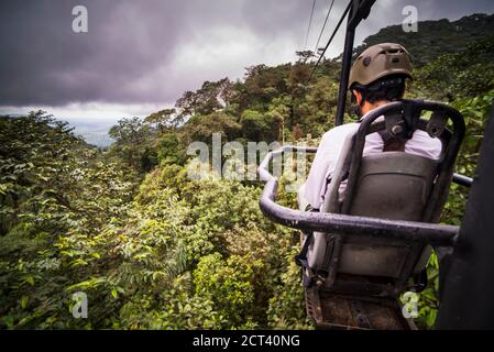 Mashpi Cloud Forest Sky Bike im Choco Regenwald, Ecuador, Südamerika Stockfoto