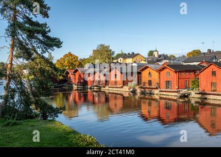 Alte rote Holzhäuser in der Altstadt von Porvoo, Finnland Stockfoto