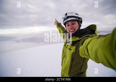 Selfie auf dem Gipfel des Vulkans Cotopaxi, Cotopaxi Nationalpark, Provinz Cotopaxi, Ecuador, Südamerika Stockfoto