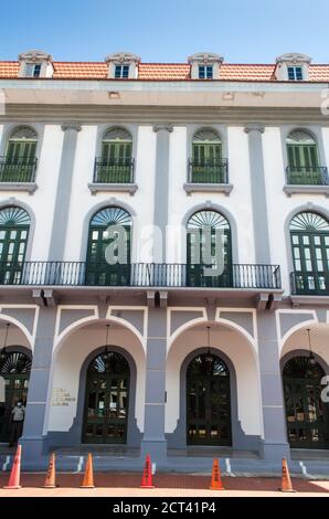 Das Panama Canal Museum im Herzen der Altstadt, neben dem Cathedral Park Stockfoto