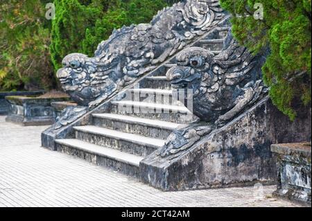 Steinstufen am Grab von Khai Dinh, Hue, Vietnam, Südostasien Stockfoto