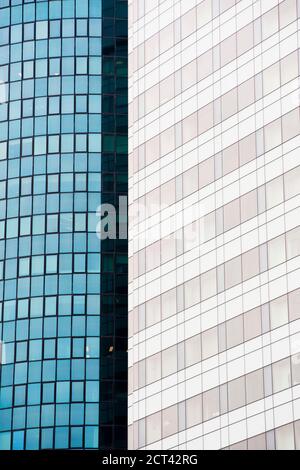 Abstract Nahaufnahme eines Büroblocks im Central Business District (CBD) von Singapur, Südostasien Stockfoto