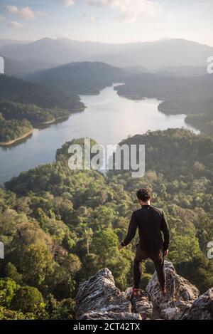 Touristische Wanderung auf dem Berg Bukit Tabur, Kuala Lumpur, Malaysia, Südostasien Stockfoto