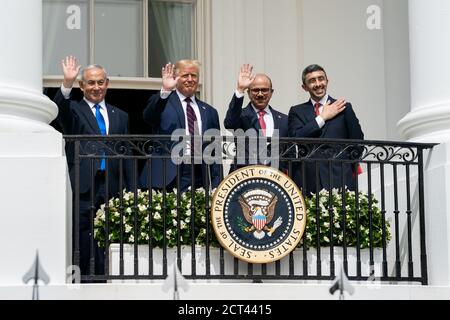 WASHINGTON DC, USA - 15. September 2020 - Präsident Donald J. Trump, zusammen mit dem Außenminister von Bahrain Dr. Abdullatif bin Rashid Al- Stockfoto