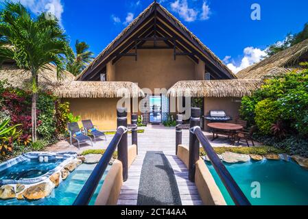 Luxus-Villa Unterkunft mit eigenem Außenpool und Sitzbereich, Muri, Rarotonga, Cook Inseln Stockfoto