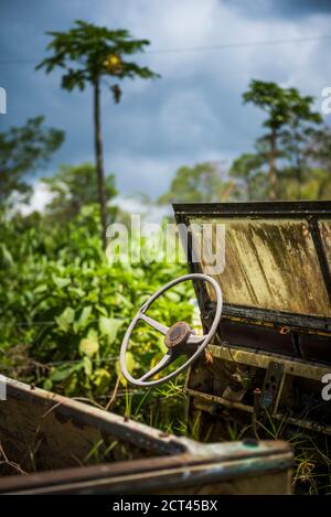 Alte heruntergekommenen Land Rover, Arenal Vulkan, Alajuela Provinz, Costa Rica Stockfoto