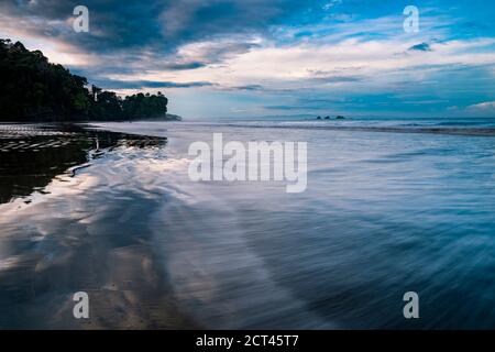 Playa Arco Strand, Uvita, Marino Ballena Nationalpark, Puntarenas Provinz, Pazifikküste von Costa Rica Stockfoto