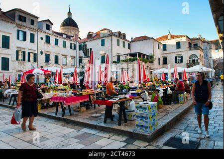 Dubrovnik Markt, auch bekannt als Gundulic Obstmarkt in Gundulic Platz, Dubrovnik Stockfoto