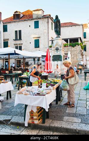 Dubrovnik Markt, auch bekannt als Gundulic Obstmarkt in Gundulic Platz, Dubrovnik Stockfoto