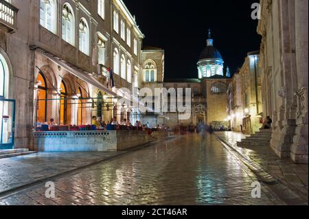 Kathedrale der Himmelfahrt der Jungfrau Maria, auch Dubrovnik Kathedrale bei Nacht, Altstadt von Dubrovnik, Kroatien Stockfoto