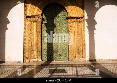 Duomo di Monreale, Tür der Kathedrale von Monreale bei Sonnenuntergang, in der Nähe von Palermo, Sizilien, Italien, Europa Stockfoto