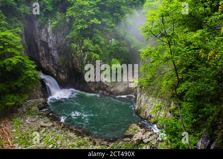 Skocjan Höhlen, Slowenien. Wasserfall am Fuße des "Großen Tals" (Velika Dolina), Karstregion Sloweniens, Europa Stockfoto