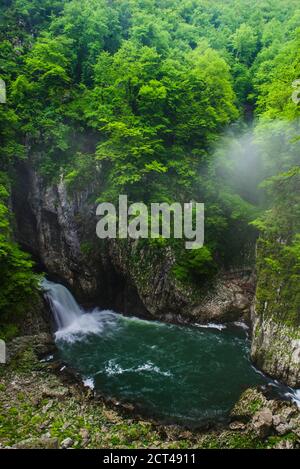 Skocjan Höhlen, Slowenien. Wasserfall am Fuße des "Großen Tals" (Velika Dolina), Karstregion Sloweniens, Europa Stockfoto