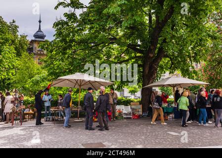 Ljubljana Sonntag Antiquitäten und Flohmarkt statt, auf dem Damm Breg im Zentrum von Ljubljana, Slowenien, Europa Stockfoto