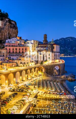 Atrani, Amalfiküste, Kampanien, Italien Stockfoto