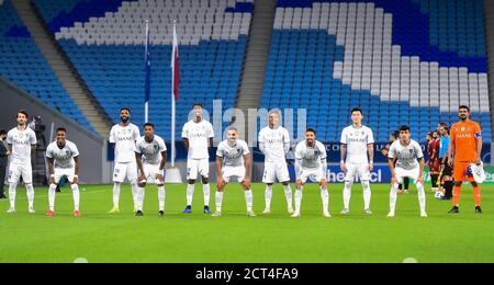 Doha, Katar. September 2020. Al Hilals Startspieler posieren für ein Teamfoto vor dem AFC Asian Champions League Fußballspiel der Gruppe B zwischen Al Hilal SFC aus Saudi Arabien und Shahr Khodro FC aus Iran im Al-Janoub Stadion in Doha, Hauptstadt von Katar, 20. September 2020. Quelle: Nikku/Xinhua/Alamy Live News Stockfoto