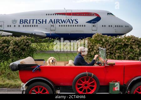 Die Coronavirus-Pandemie zwingt die Boeing 747-Flotte von British Airways in den frühen Ruhestand. Abgebildet wird am Cotswold Airport in Glouc stillgelegt Stockfoto