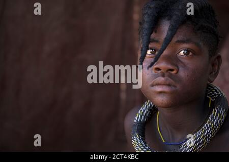 Eine Himba-Frau aus Namibia. Stockfoto