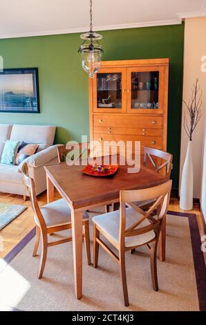 Innenraum des Essbereichs im Wohnzimmer Stockfoto