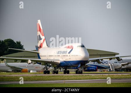 Die Coronavirus-Pandemie zwingt die Boeing 747-Flotte von British Airways in den frühen Ruhestand. Abgebildet wird am Cotswold Airport in Glouc stillgelegt Stockfoto