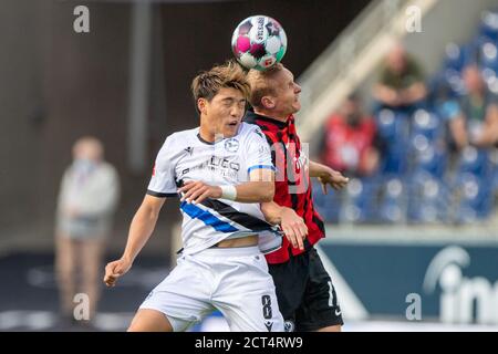 Frankfurt, Deutschland. September 2020. Ritsu DOAN (links, BI) im Kopfballduell mit Sebastian RODE (F), Action, Duelle, Fußball 1. Bundesliga, 1. Spieltag, Eintracht Frankfurt (F) - Arminia Bielefeld (BI) 1: 1, am 09/19/2020 in Frankfurt/Deutschland. ¬ Nutzung weltweit Credit: dpa/Alamy Live News Stockfoto