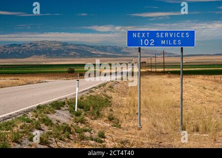 Warnschild am Highway 30 in Curlew Valley in Great Basin Desert, Utah, USA Stockfoto