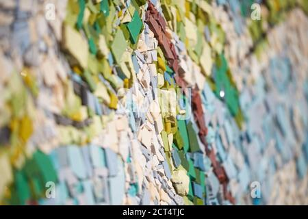 Mosaikstein Wand von Farben Stockfoto