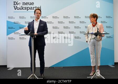 Wien, Österreich. September 2020. Pressekonferenz mit ÖVP (Neue Volkspartei Wien) Gesundheitssprecherin Ingrid Korosec (R) und ÖVP-Stadtrat Markus Wölbitsch (L). Die neue Wiener Volkspartei präsentiert ein umfassendes Maßnahmenpaket zur Bewältigung der Corona-Krise in Wien. Quelle: Franz Perc / Alamy Live News Stockfoto