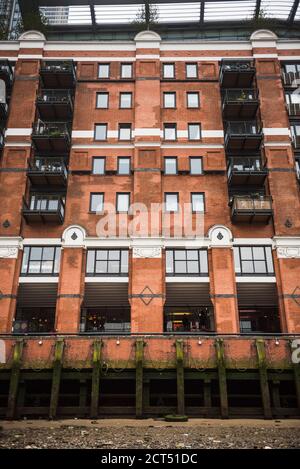 Oxo Tower Gebäude, vom Ufer der Themse aus gesehen, South Bank, London, England Stockfoto