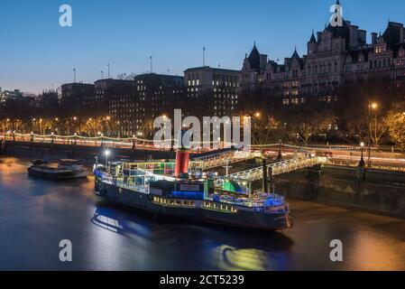 Tattershall Castle, ein Bootsrestaurant an der Themse, Embankment, London, England Stockfoto