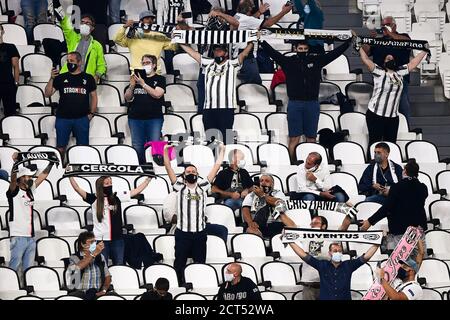 Turin, Italien. September 2020. TURIN, ITALIEN - 20. September 2020: Fans besuchen die Serie A Fußballspiel zwischen Juventus FC und UC Sampdoria. Das Allianz Stadium wurde zum ersten Mal seit Beginn der COVID-19 Pandemie für 1,000 Fans eröffnet. FC Juventus gewann 3-0 gegen UC Sampdoria. (Foto von Nicolò Campo/Sipa USA) Quelle: SIPA USA/Alamy Live News Stockfoto