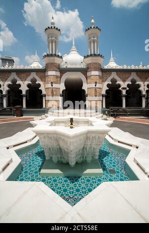 17. März 2018: Fassade der Moschee Masjid Jamek in Kuala Lumpur, Malaysia Stockfoto