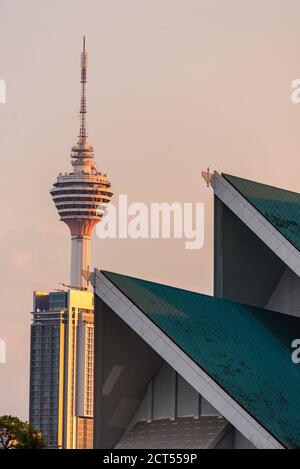 Kuala Lumpurs Menara bei Sonnenuntergang, Malaysia Stockfoto