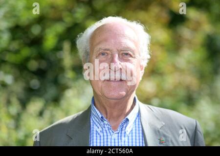 Ballenstedt, Deutschland. September 2020. Eduard Prinz von Anhalt nimmt an der Eröffnung des Albrechtswegs im Selketal bei Ballenstedt im Harz Teil. Der 17 Kilometer lange Albrechtsweg, benannt nach Prinz Albrecht, verbindet Schloss Ballenstedt mit Schloss Anhalt im Selketal. Albrecht der Bär (um 1100 bis 1170) gilt als Gründer des Fürstentums Anhalt und der Mark Brandenburg. Quelle: Matthias Bein/dpa-Zentralbild/ZB/dpa/Alamy Live News Stockfoto