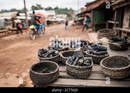 Kohle zu verkaufen, Antsirabe, Antananarivo Provinz, Madagaskar Zentralen Hochland Stockfoto