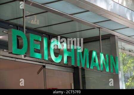 Berlin, Deutschland. September 2020. Berlin, Deutschland 17. September 2020: Symbolbilder - 2020 Deichmann, Logo, Schriftzug, Feature/Symbol/Symbol Foto/Eigenschaft/Detail/ weltweite Nutzung Quelle: dpa/Alamy Live News Stockfoto