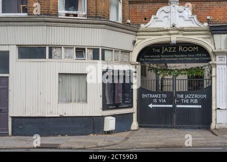 The Jazz Room, ein Veranstaltungsort für Live-Musik im Pub Bulls Head in Barnes, London, England, Großbritannien Stockfoto