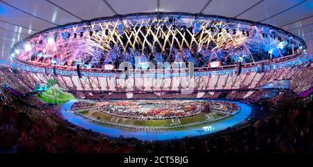 DIE ERÖFFNUNGSZEREMONIE, LONDON 2012 OLYMPICS. BILDNACHWEIS : © MARK PAIN / ALAMY STOCK FOTO Stockfoto
