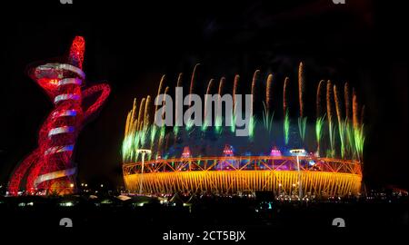 ABSCHLUSSFEIER FEUERWERK, DIE OLYMPISCHEN SPIELE 2012 IN LONDON. BILDNACHWEIS : © MARK PAIN / ALAMY STOCK FOTO Stockfoto