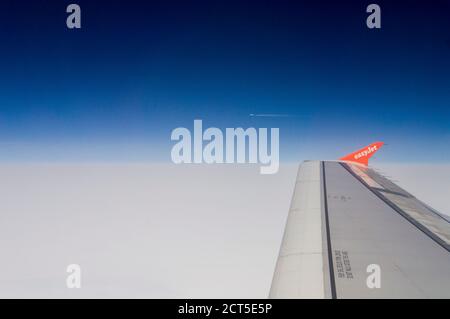 EasyJet Flugzeug Airbus A319, vom Flughafen Vaclav Havel Prag, Ruzyne, Tschechische Republik nach Gatwick, London, Vereinigtes Königreich, 25. Mai 2016. (CTK Photo/Libo Stockfoto