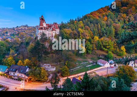 Brasov, Transylvania. Rumänien. Die mittelalterliche Burg Bran, bekannt für den Mythos von Dracula. Stockfoto