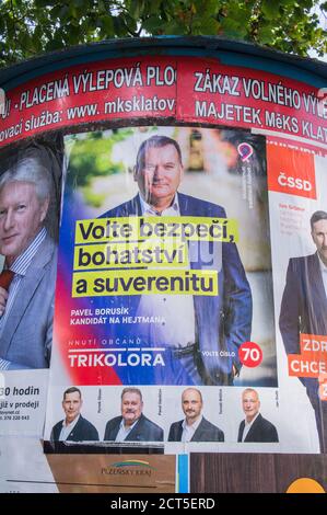 2.-3. Oktober 2020, Plakat zur tschechischen Regionalwahl mit Pavel Borusik, Hynek Gloser, Pavel Havlicek, Tomas Brslica und Jan Duda, Schreiben von Choose sec Stockfoto