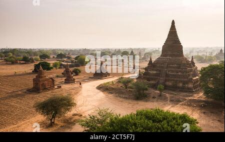 Sonnenaufgang in den Tempeln von Bagan (Pagan), Myanmar (Burma) Stockfoto