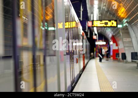 Köln, Deutschland. September 2020. Gleisbereich mit Bahnsteig-Kante an einer U-Bahn-Station. (Themenbild, Symbolbild) Köln, 16.09.2020 Quelle: dpa/Alamy Live News Stockfoto