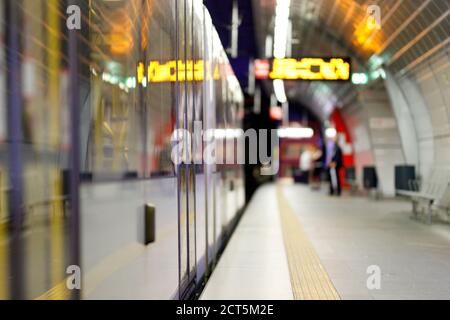 Köln, Deutschland. September 2020. Gleisbereich mit Bahnsteig-Kante an einer U-Bahn-Station. (Themenbild, Symbolbild) Köln, 16.09.2020 Quelle: dpa/Alamy Live News Stockfoto